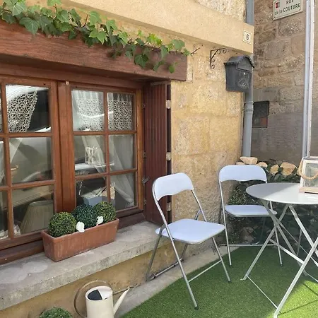 Maison De Village En Pierre * Saint-Cyprien (Dordogne)